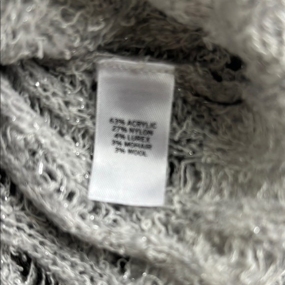 Trouvé Women’s Cozy Silver Sweater with Subtle Shimmer - Picture 4 of 8